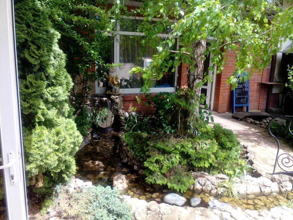 Hostel Mnogoborets F. Klub Odessza Kültér fotó